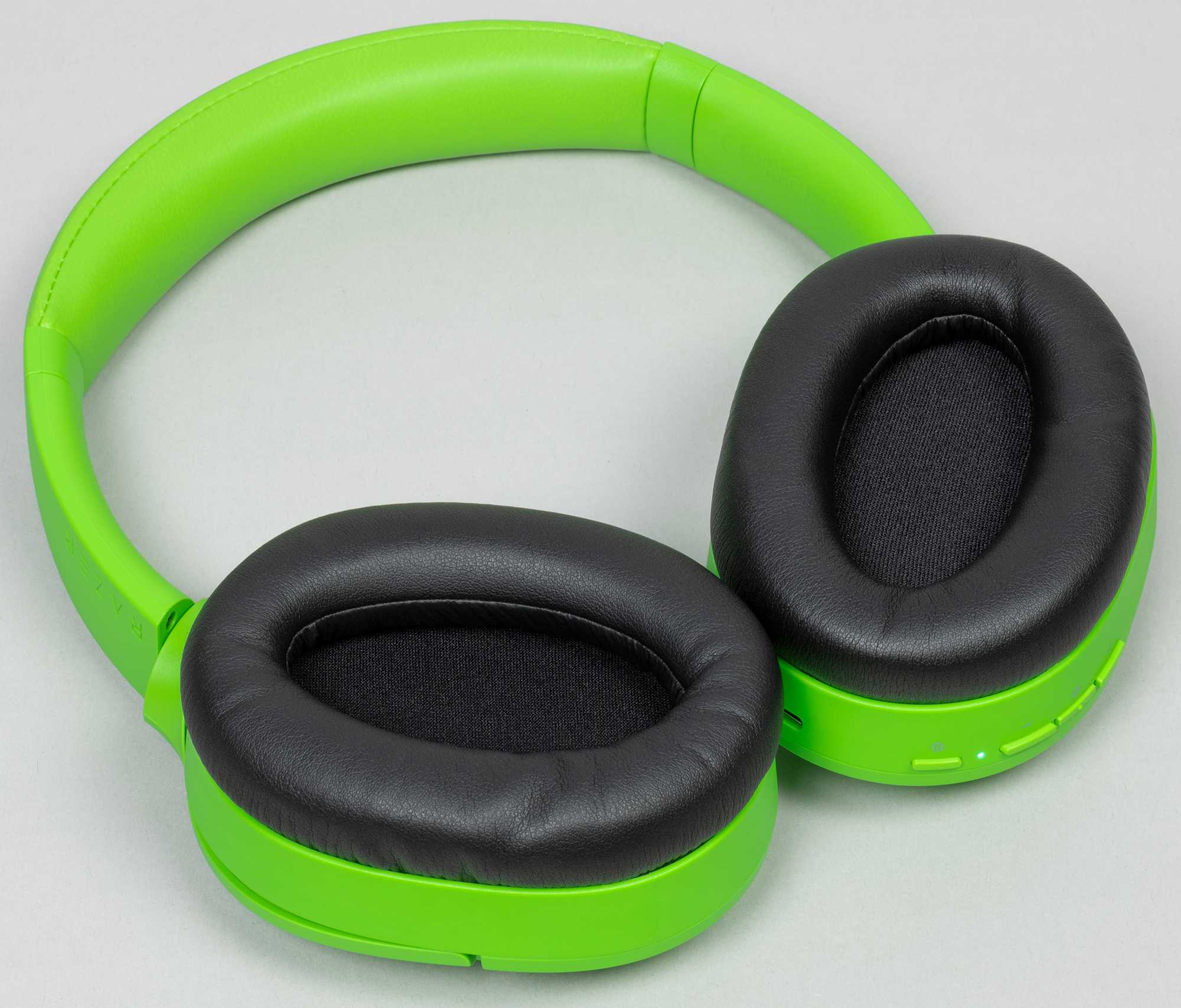 Беспроводные наушники razer с подсветкой