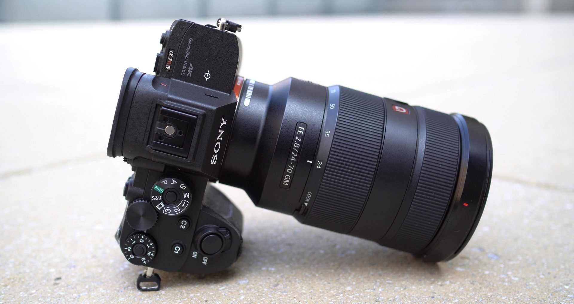 Sony A7 IV – это обновлённая полнокадровая беззеркальная камера с CMOS-матрицей разрешением 33 Мп и поддержкой съёмки видео до 4K60 fps