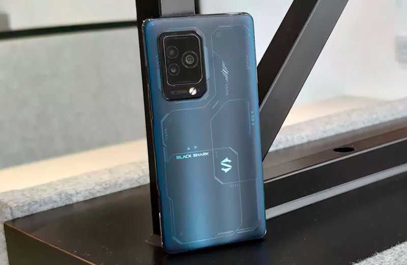 У меня новый игровой смартфон black shark от xiaomi. твой iphone тормоз