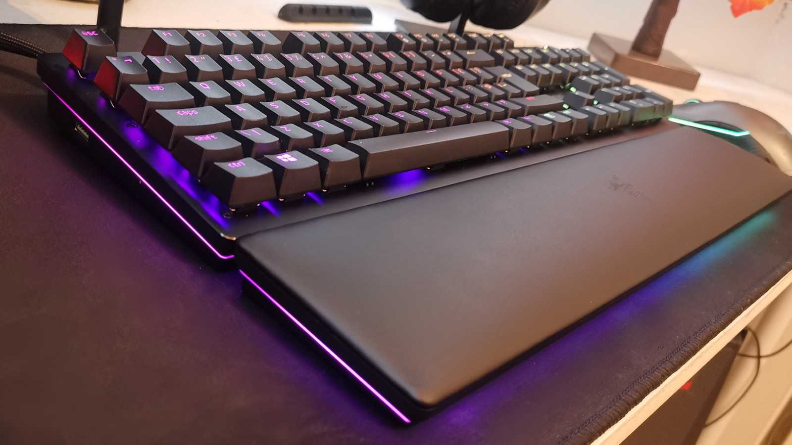 Razer huntsman mini review: a mini gaming keyboard with big aspirations