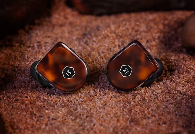 Travel tech review: master & dynamic mw07 plus travel wireless buds
