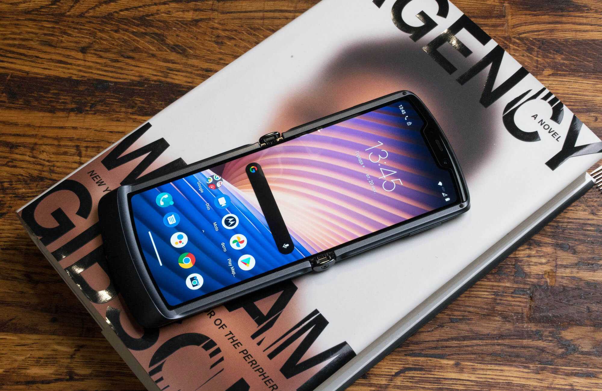 Раскладной смартфон Motorola Razr 2022 является флагманом Мы получаем процессор Snapdragon 8 Gen 1, 812 ГБ оперативной памяти и основную камеру 50 Мп