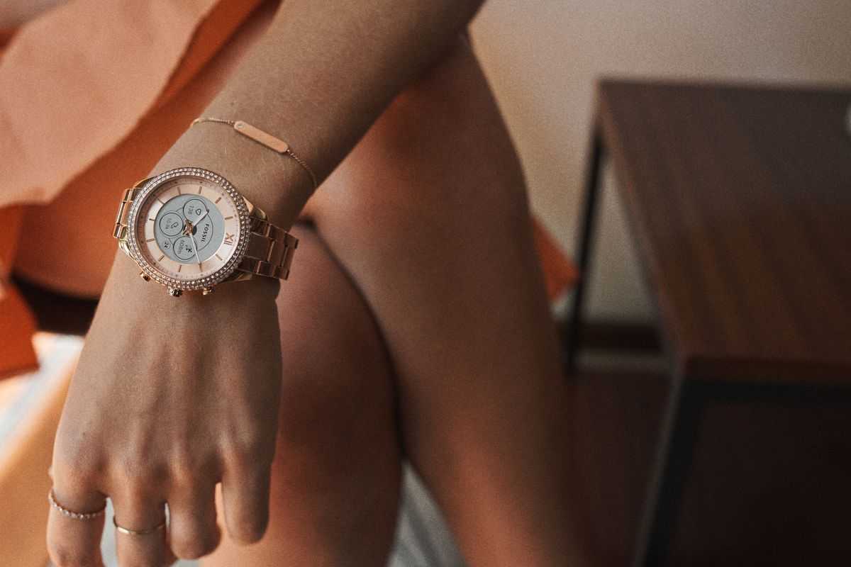 Fossil gen 6 wellness edition review: fossil's best-looking wear os smartwatch can't go the distance